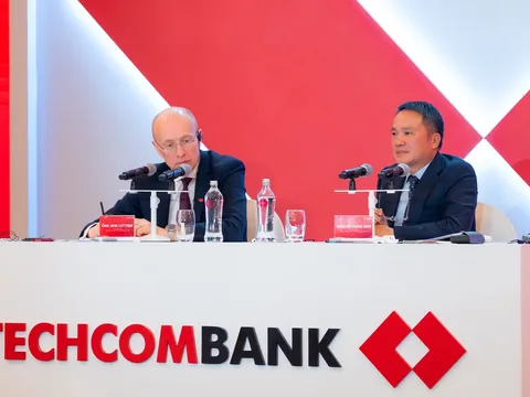 Cổ phiếu TCB lập đỉnh lịch sử sau tuyên bố 20 tỷ USD của Chủ tịch Hồ Hùng Anh