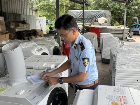 Phát hiện kho máy giặt, máy lạnh cũ thuộc diện cấm nhập khẩu tại TP.HCM