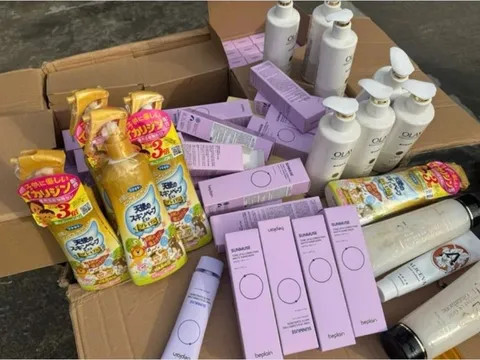 Rùng mình: Đột kích kho hàng Hà Nội – Ninh Bình  chặn đứng25 tấn mỹ phẩm Trung Quốc “3 không”, chuẩn bị bán tràn lan trên Shopee, Facebook