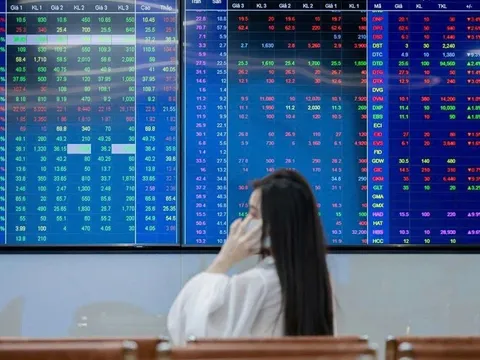Chứng khoán Việt "nóng rẫy", gần 200.000 tài khoản mới gia nhập chỉ trong 1 tháng