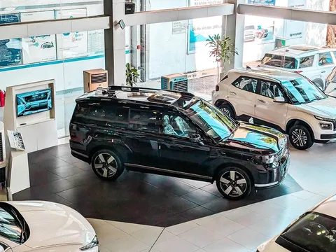 Loạt xe giảm giá hàng trăm triệu đồng