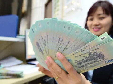 Techcombank "chịu chơi", trả lương khủng gần 26 tỷ/năm cho CEO,  4,4 tỷ đồng/năm cho chủ tịch Hồ Hùng Anh