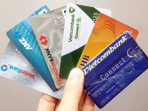 Thẻ tín dụng và thẻ ghi nợ khác nhau thế nào? Nhiều người vẫn đang nhầm
