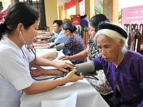TP.HCM tính hỗ trợ mua 100% BHYT cho người già từ 60-75 tuổi không lương hưu: Hơn 2,85 triệu người sắp được hưởng lợi!