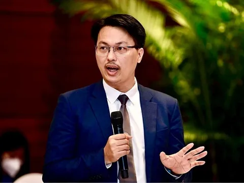 FWD “treo” quyền lợi khách hàng: Luật sư bóc trần chiêu né trách nhiệm!