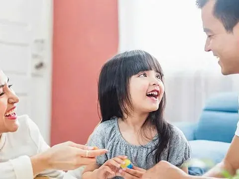 Mua bảo hiểm nhân thọ cho con: Đừng vội ký nếu chưa biết những điều này!