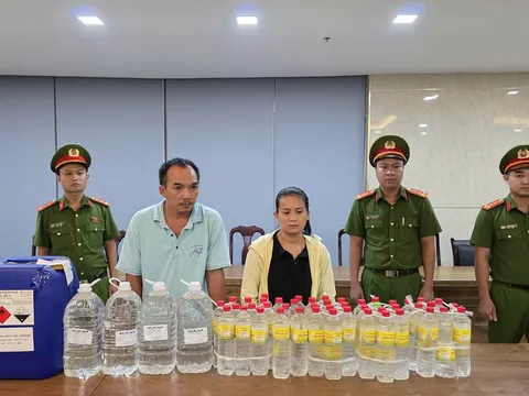 Giật mình ở Đà Nẵng: Pha axit công nghiệp thành… giấm ăn