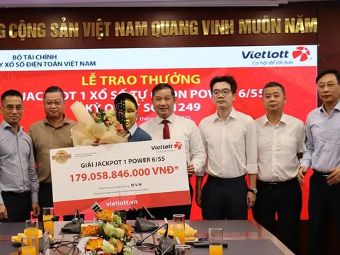 Mua vé Vietlott cho vui, thầy giáo Đà Nẵng bất ngờ trúng gần 180 tỷ đồng