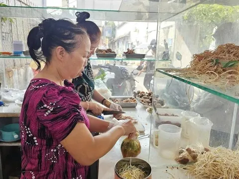 Vì sao giá ăn uống không chịu xuống dù xăng giảm? Sự thật phía sau gây tranh cãi