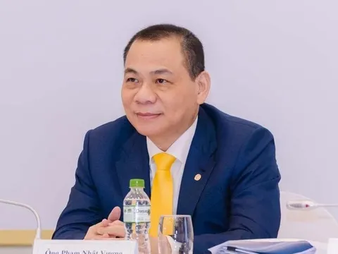 Ông Phạm Nhật Vượng cùng hai con trai góp vốn lập công ty nghiên cứu tàu vũ trụ Vinspace