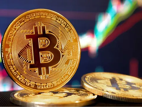 Bitcoin vượt đỉnh lịch sử 109.487 USD: Nhà đầu tư ồ ạt “gom hàng”, vốn hóa vượt Amazon