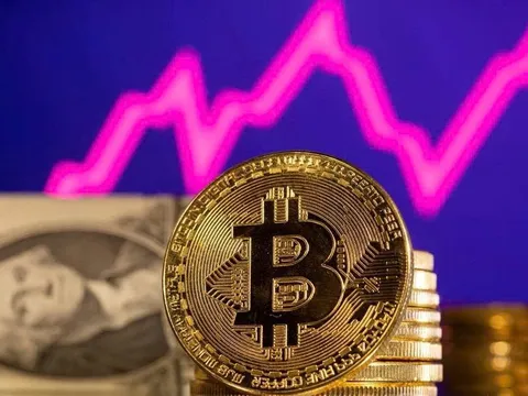 Bitcoin vọt lên 110.000 USD – Cách đỉnh lịch sử chỉ còn 2%