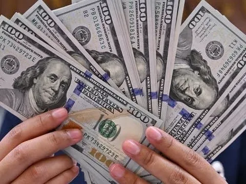 Đặt cược lớn vào USD yếu: Phố Wall đang nhìn thấy điều gì?