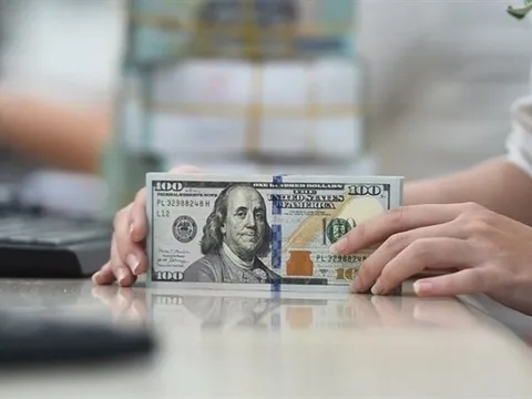 USD lại nóng lên, và tỉ giá trong nước cũng bắt đầu “căng” trở lại.