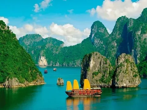 Quảng Ninh bứt tốc: 5 tháng đón 9,1 triệu khách, thu hơn 23.000 tỷ đồng