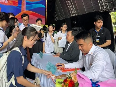 Nghịch lý thị trường lao động TP.HCM: Người 36–49 tuổi đi tìm việc nhiều nhất, nhưng gần như… không ai tuyển