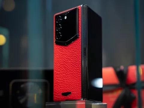 Điện thoại gập giá từ 219 triệu đồng: Vertu đang bán AI hay bán đẳng cấp?