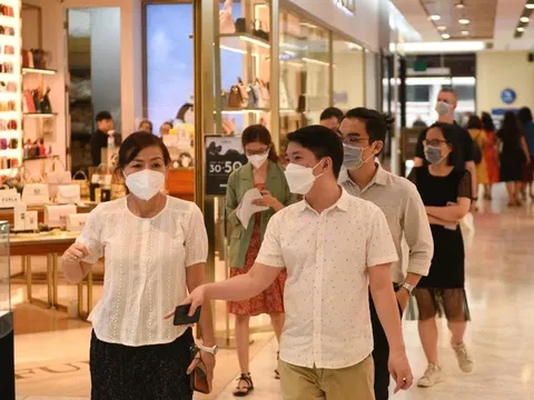 Giá thuê mặt bằng bán lẻ trung tâm TP.HCM cán mốc 300 USD/m² –  Đắt mà vẫn “cháy”