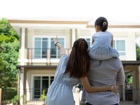 Giá nhà tăng chóng mặt, người trẻ quay xe: “Thuê sướng hơn mua, khỏi ôm nợ 20 năm”
