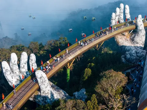 Cáp treo Bà Nà lãi gần 1.500 tỷ năm 2025 nhưng nợ ngân hàng cùng “phình” to gấp đôi