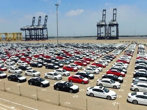 Ô tô bán chạy hơn 30%, vì sao doanh nghiệp vẫn “đau đầu” vì tiền?