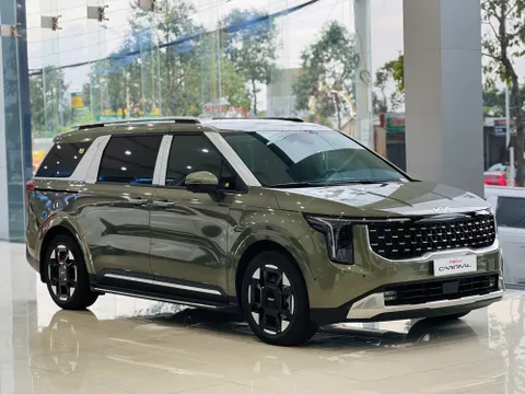 Kia Carnival giảm giá tới 170 triệu tại đại lý, mua mới rẻ như mua cũ