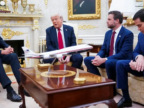 Trump lại tung "chiêu cứng"! Cảnh báo Putin: 50 ngày nữa không ngừng chiến, ăn thuế 100%