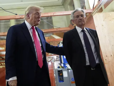 Fed “nói không” với giảm lãi suất, bất chấp áp lực từ Trump!