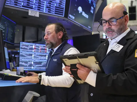 Ngừng bắn 2 tuần Mỹ – Iran: Thị trường “thở phào”, nhưng tiền vẫn thủ thế