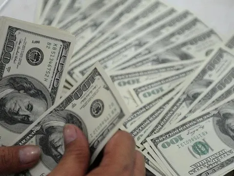 Tỷ giá USD tiếp tục leo dốc – VND đang chịu sức ép mạnh!