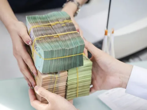 Lãi suất ngân hàng sắp tăng trở lại? Tín dụng tăng nóng, tỷ giá căng – cuộc đua cuối năm đã bắt đầu