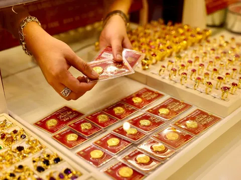 Giá vàng sáng 30/5 tăng sốc! Vàng miếng SJC vọt thêm 1,8 triệu đồng/lượng!