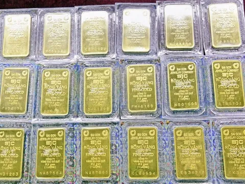 Giá vàng bật tăng đầu tuần: Lướt sóng cẩn thận, chênh lệch mua - bán lên tới 3 triệu!