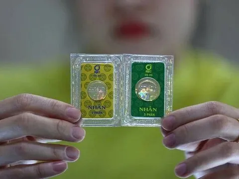Giá vàng lập kỷ lục mới, dân tình vừa mừng vừa lo!