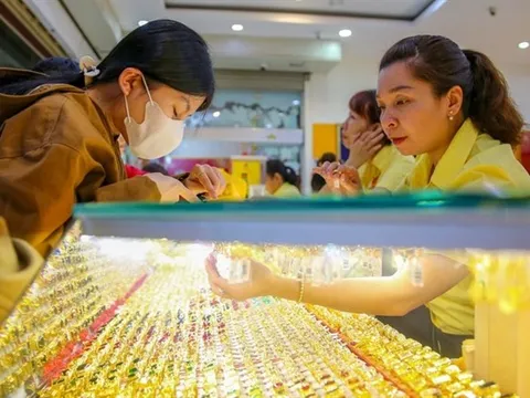 8 ngân hàng đã đủ điều kiện “nhảy” vào sản xuất – xuất nhập khẩu vàng: Cuộc chơi vàng ở Việt Nam sắp đổi luật!