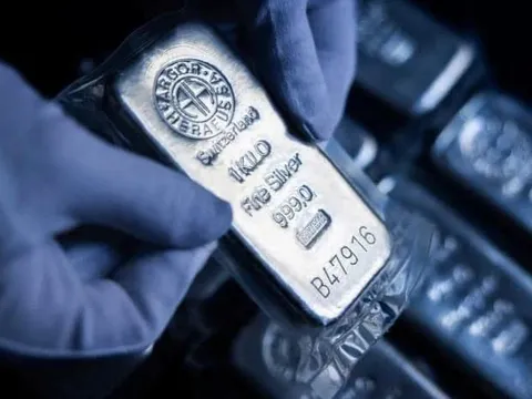 Bạc – “công chúa ngủ trong rừng” chính thức tỉnh giấc?