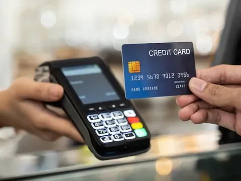 Rút tiền, đáo hạn thẻ tín dụng “chui”: Mối nguy âm thầm với hệ thống tài chính