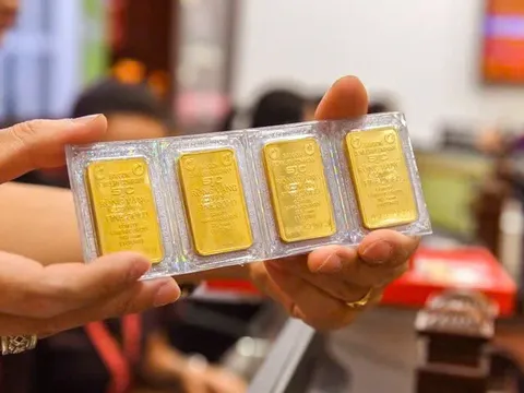 Vàng nóng rực! SJC phá đỉnh 121 triệu!