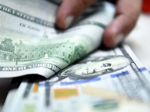 Đô la Mỹ lao dốc không phanh: Mất hơn 10% chỉ trong 6 tháng, tệ nhất kể từ năm 1973!