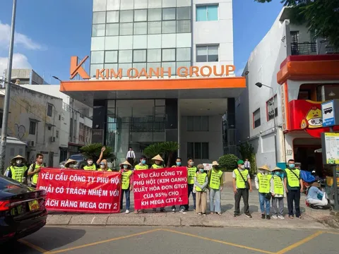 Kim Oanh Group: Hàng chục khách hàng căng băng rôn đòi sổ đỏ giữa thông tin vừa được duyệt dự án NOXH gần 3000 căn tại Bình Dương