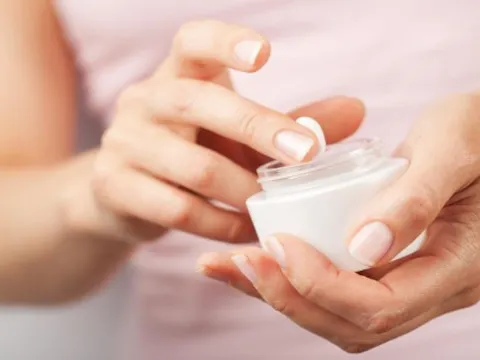 Bộ Y tế yêu cầu thu hồi, tiêu hủy gần 800 loại mỹ phẩm trên toàn quốc: Loạt son, kem chống nắng, sữa tắm bị “tuýt còi”