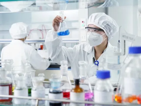 “Ông lớn” Trung Quốc chi 5.700 tỷ, thâu tóm 65% Imexpharm – đại gia kháng sinh Việt Nam
