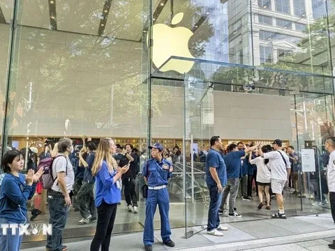 Apple tính “móc ví” người dùng thêm 300 USD vì... thuế quan?
