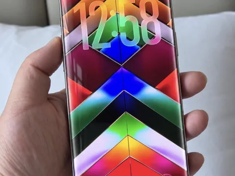 iPhone 20 Pro rò rỉ thiết kế “toàn kính”: Apple chuẩn bị màn lột xác cho kỷ niệm 20 năm?