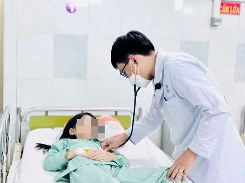 Quà từ nước ngoài: Kẹo dẻo chứa chất kích thích, 2 chị em cấp cứu khẩn