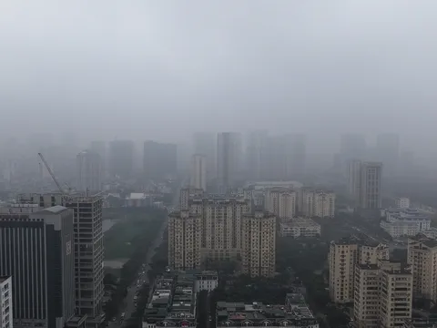 Bụi mịn ở Hà Nội vượt 21 lần khuyến cáo WHO - Bác sĩ lên tiếng cảnh báo nhóm dễ bị nguy hiểm sức khỏe