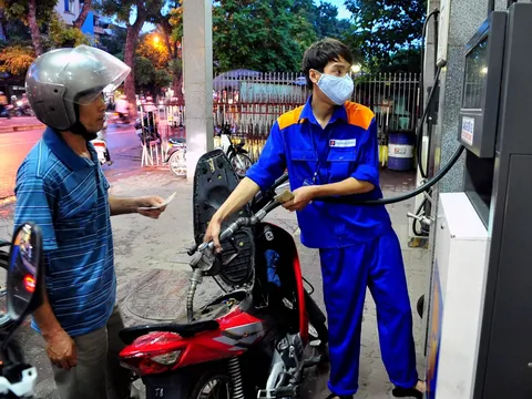 Giá xăng tăng lần thứ 3 liên tiếp – RON 95 sắp chạm mốc 20.000 đồng/lít