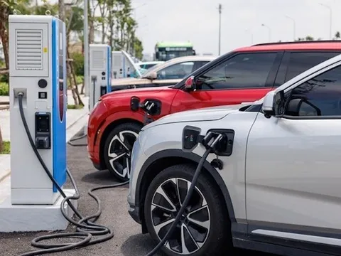 Doanh nghiệp may mặc “nhảy” vào trạm sạc, cuộc đua xe điện thêm nóng