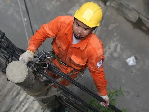 Bộ Công Thương đề xuất phân bổ dần khoản lỗ gần 45.000 tỷ đồng của EVN vào giá điện