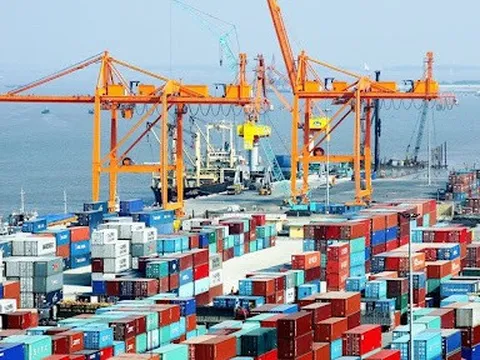 Xuất nhập khẩu 8 tháng gần 600 tỷ USD, thặng dư thương mại gần 14 tỷ USD